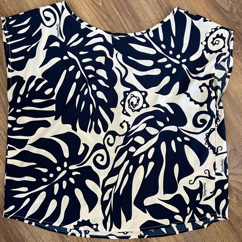 Manuhealii top M